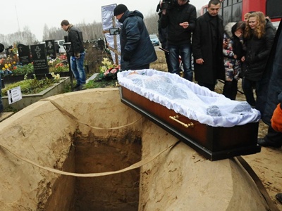 Как получить разрешение на погребение умершего человека